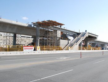 Framing of the outbound platform of Aberdeen Station.