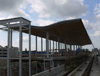 Framing of the outbound platform of Aberdeen Station.