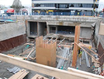 Base slab level of the station entrance building has been poured and forming of elevator shaft is underway. Lower station walls are prepared for waterproofing.