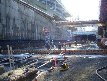 Drilling more than 400 minipiles and 700 soil anchors. The total drill-steel length for Waterfront Station is 5.5 kilometers.
